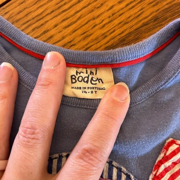 Mini Boden Tee with Colorful Fish Appliqué - Picture 2 of 4